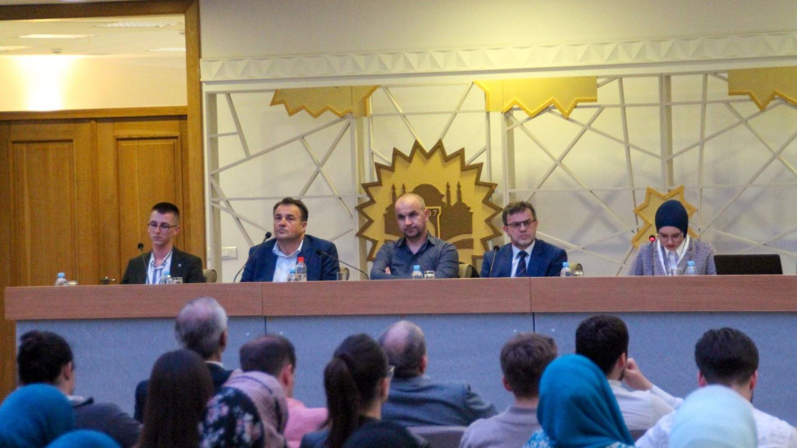 home_academia_slider3